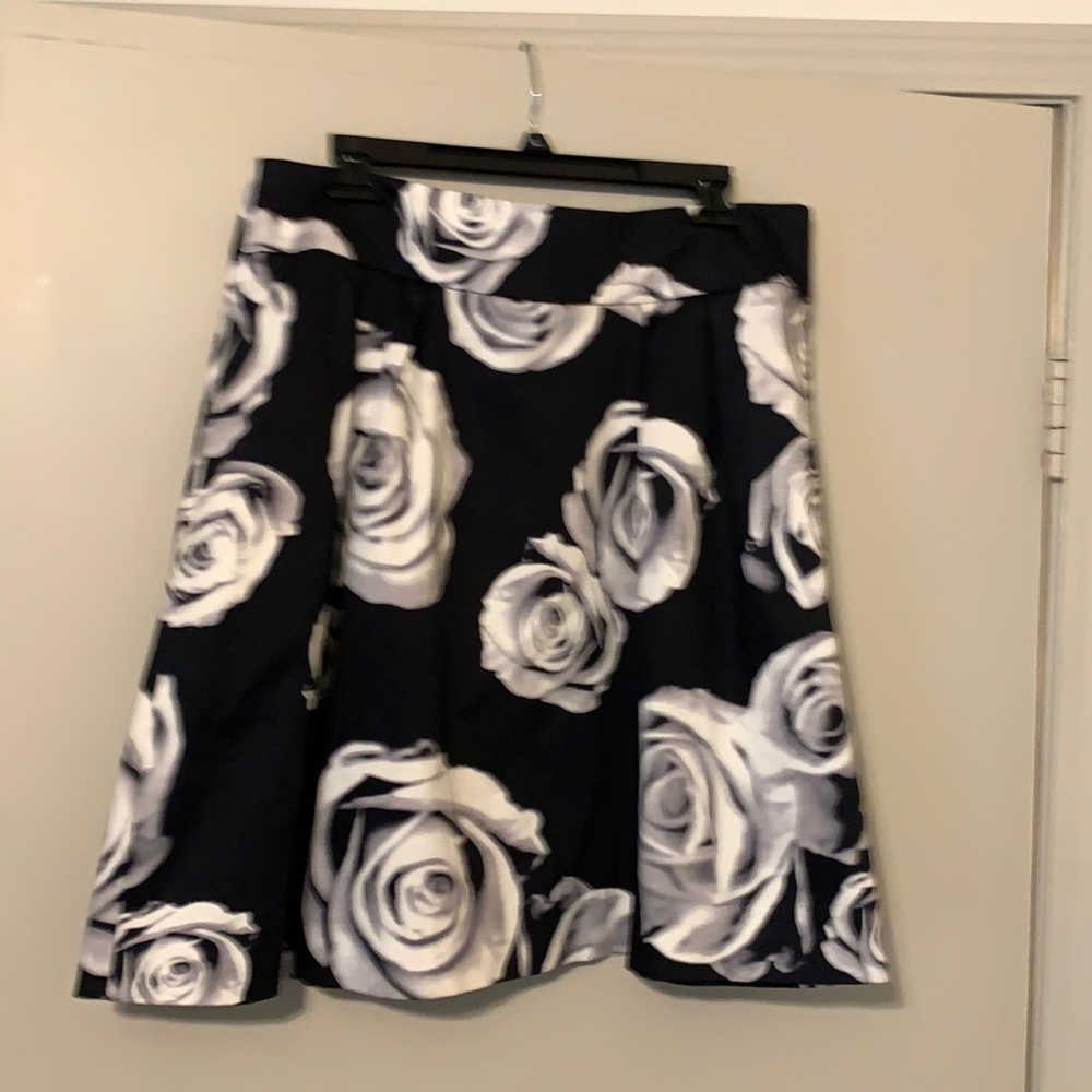 FINAL DAYS-STORE CLOSING Black and White Rose skirt!